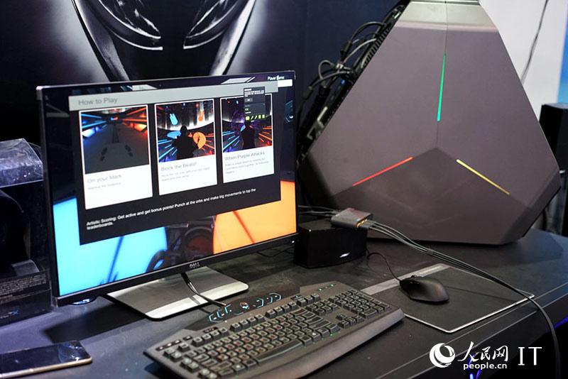 數(shù)博會(huì)上虛擬現(xiàn)實(shí)技術(shù)引爆熱潮，觀眾沉浸式體驗(yàn)表情趣味橫生